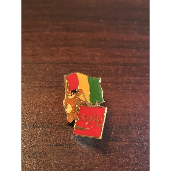 Vintage 1988 Seoul Olympics Coca Cola Hodori Tiger Guinea Flag‎ Lapel Pin - Picture 1 of 3